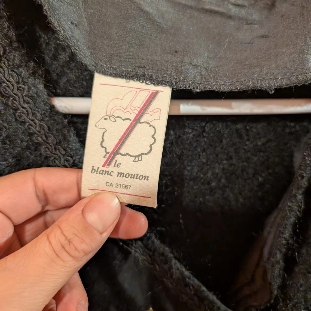 Elegant Black Wool Vest 2/22 $ on selected item - Picture 4 of 5